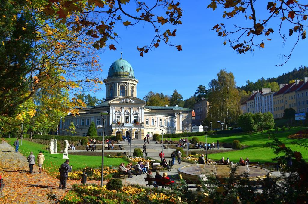 Zdroj Wojciech Aparthotel Ladek-Zdroj Exterior photo